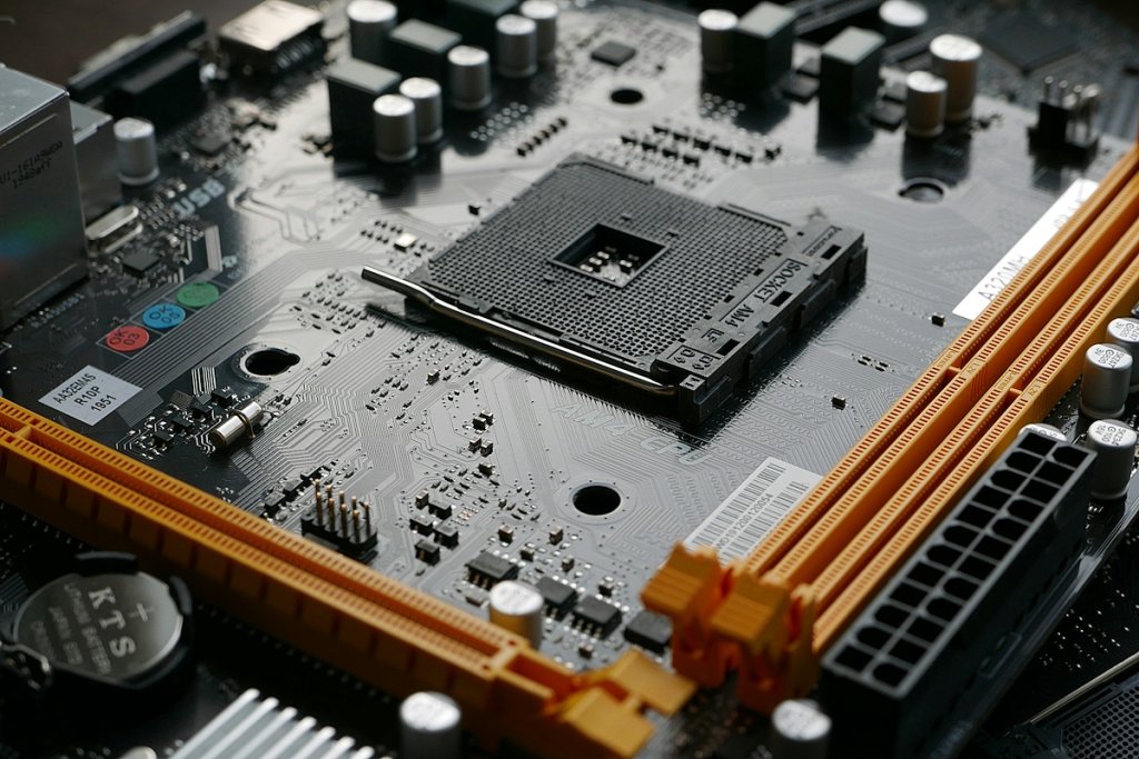 Таблица совместимости процессоров и материнских плат Intel и AMD в 2026 году Таблица совместимости процессоров и материнских плат Intel и AMD в 2026 году