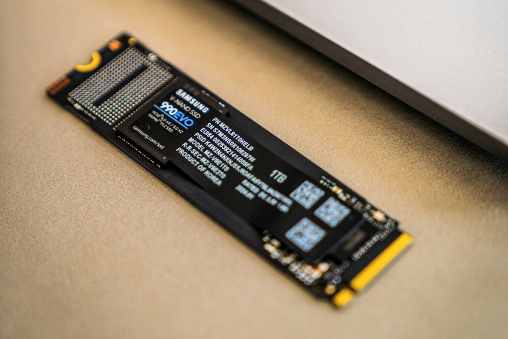 Tom's Hardware назвал лучшие SSD 2026 года: первый — Samsung 990 Pro. Что из рейтинга есть в наличии